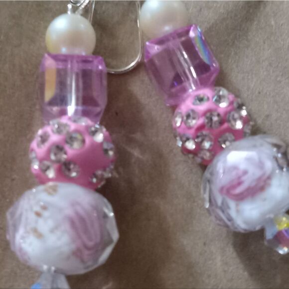 Crystal Earrings.Faceted,hand painted bottom crystal. Hypoallergenic kidney wire - Picture 3 of 4